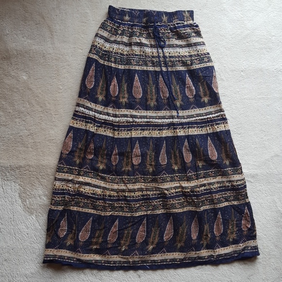 patterned long skirt